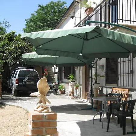 Casale Irina Bed & Breakfast *